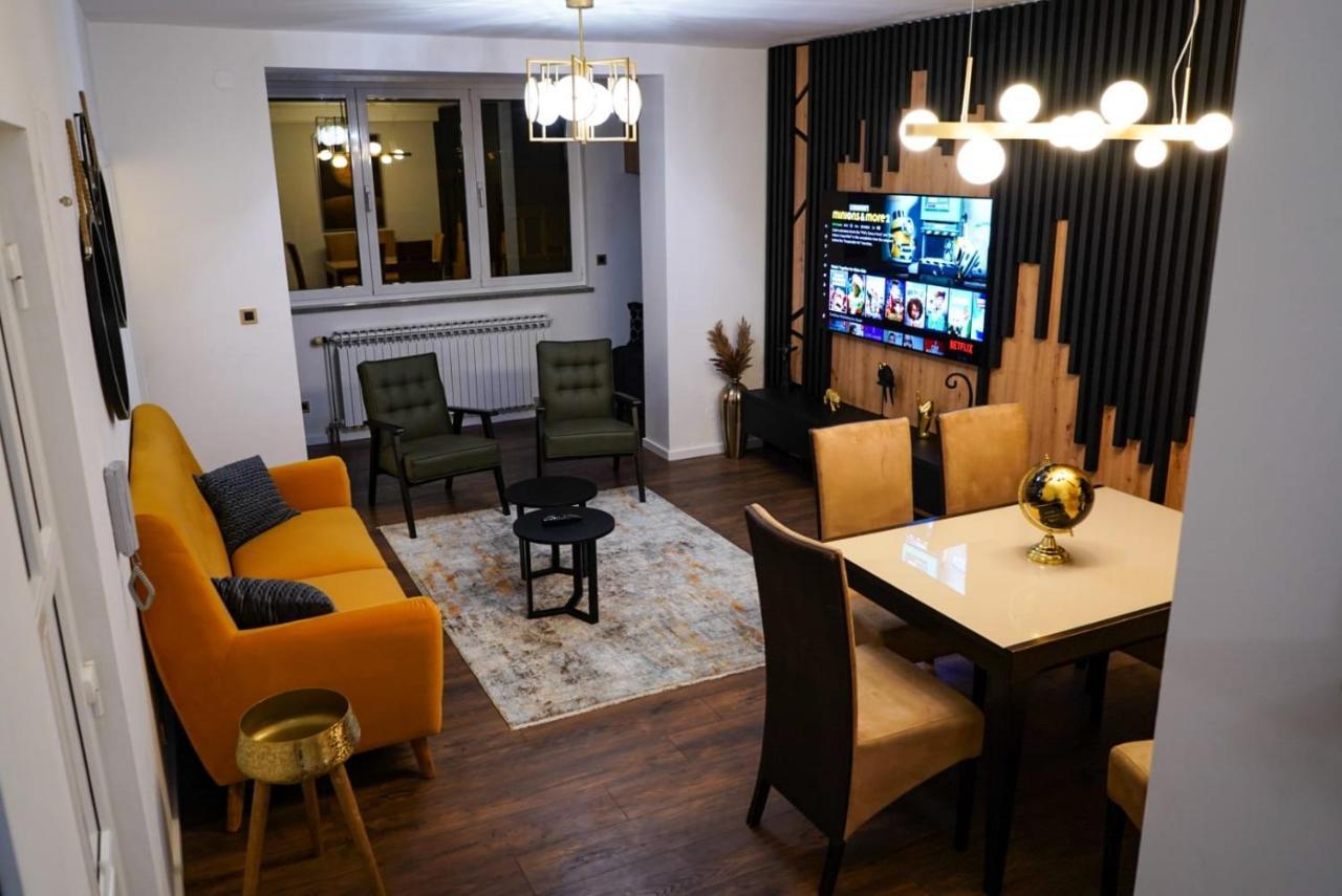 Urban Luxury Apartment *